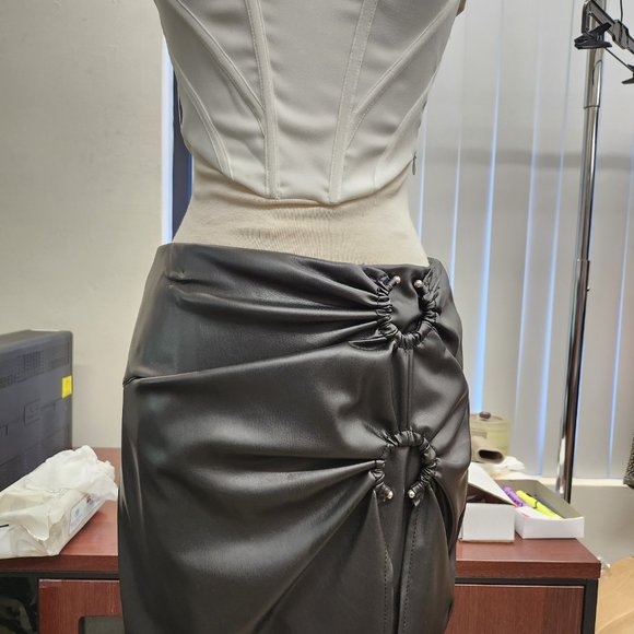 Faux Leather mini Skirt - Picture 2 of 4